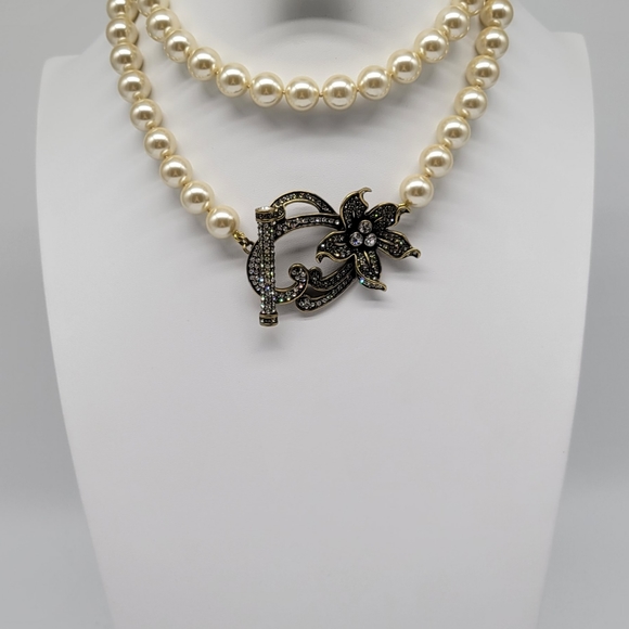 Heidi Daus Long Ivory Glass Pearl Necklace with Swarovski Crystal Flower Toggle - Picture 5 of 8